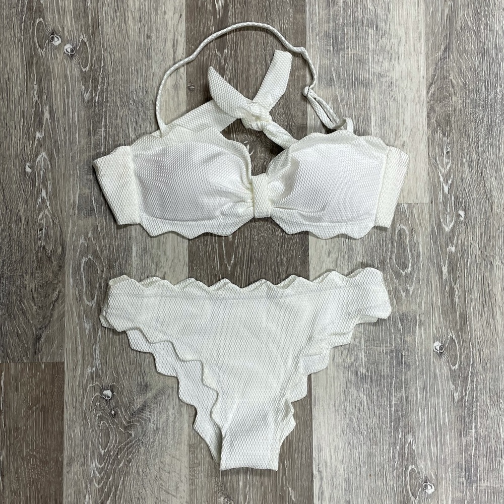 Cupshe White Scallop Edge Textured Bikini Set